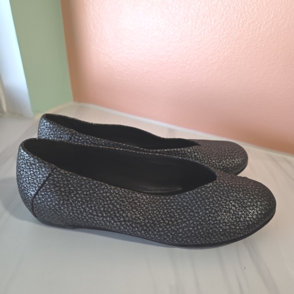 Eileen Fisher Black Gunmetal Ballet Flats Comfortable Slip-On Shoes Minimalist - Picture 1 of 14